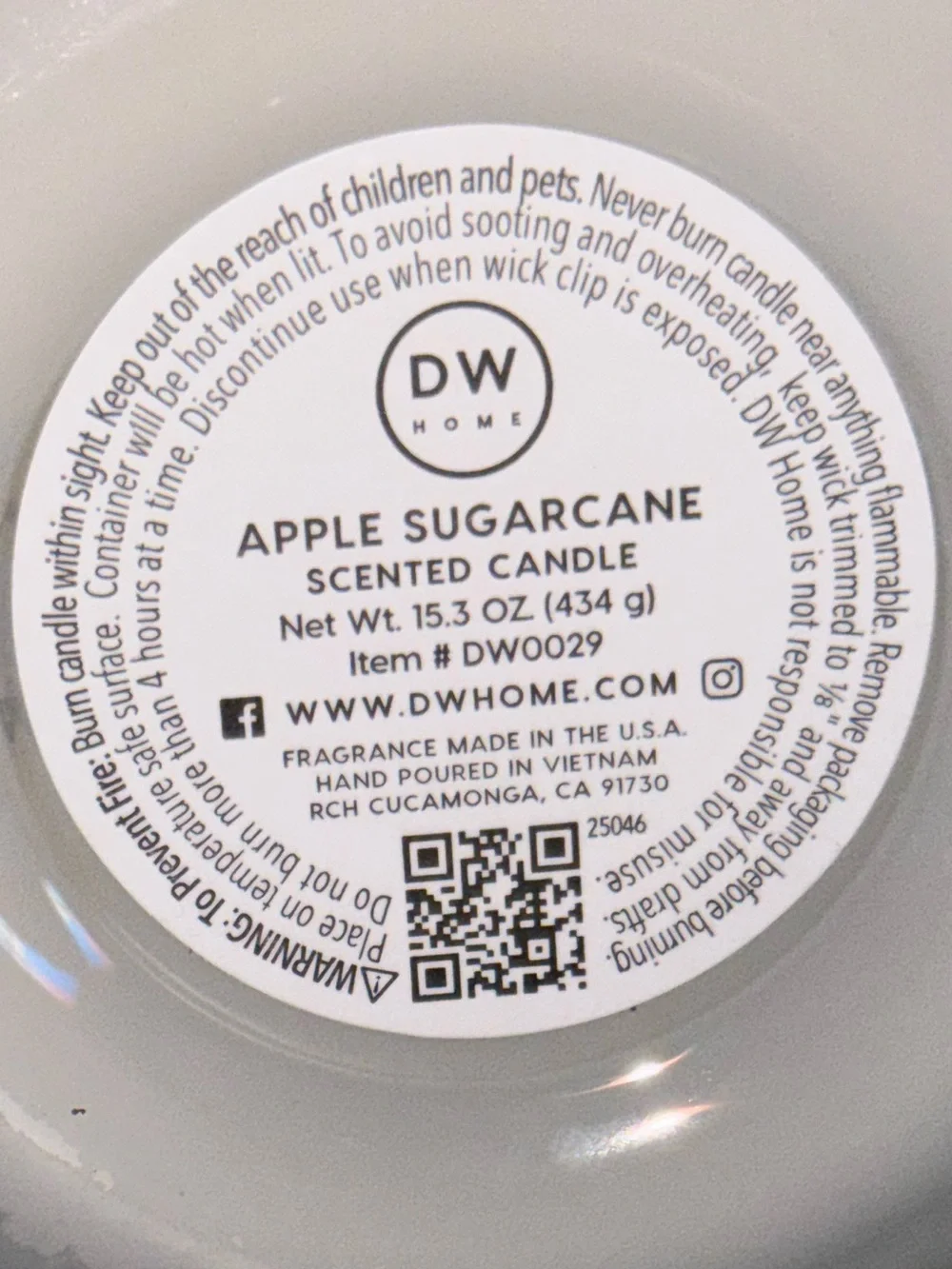 DW HOME APPLE SUGARCANE Scented Candle